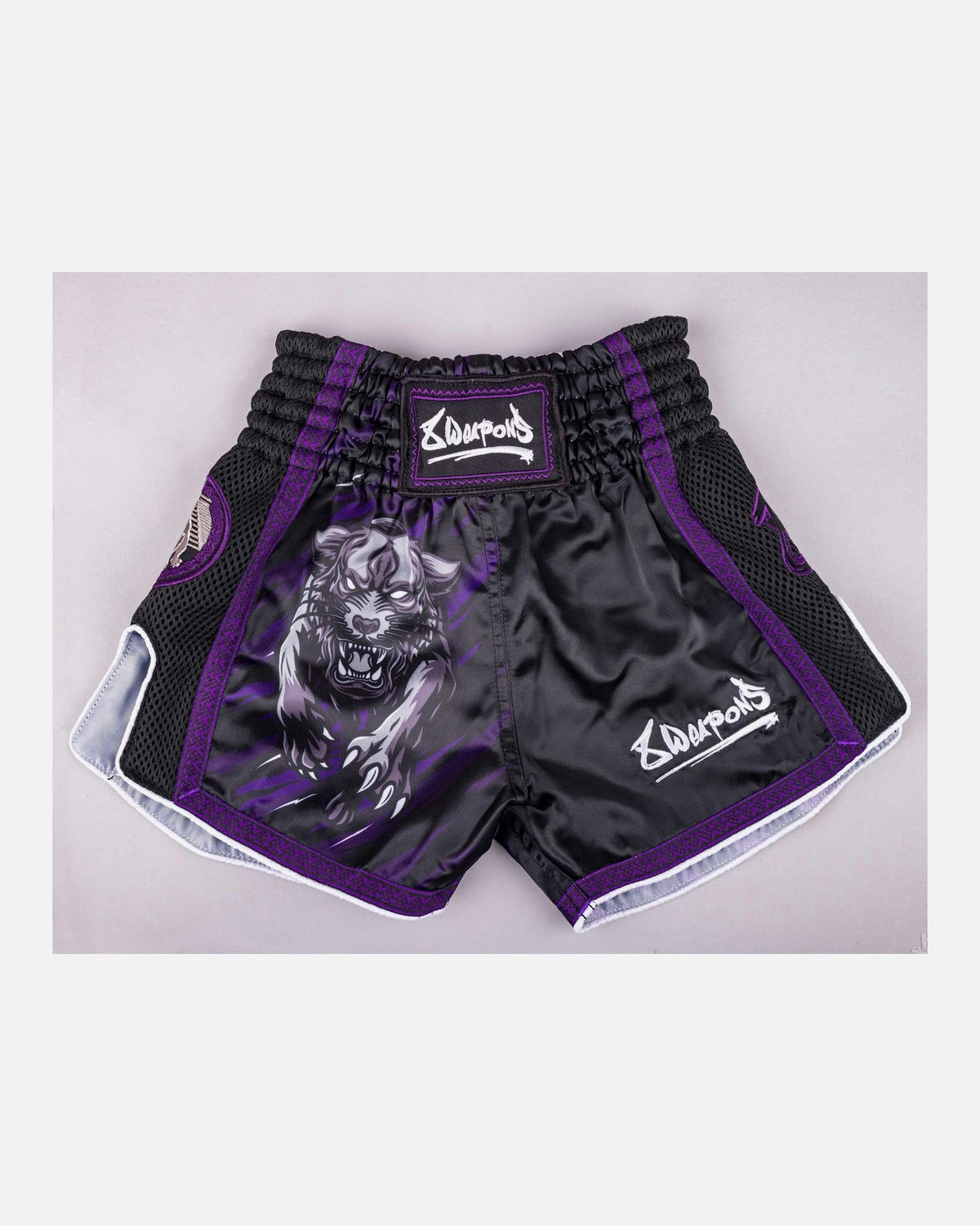 8 WEAPONS Muay-Thai-Shorts Beastial Panther - Schwarz/Lila