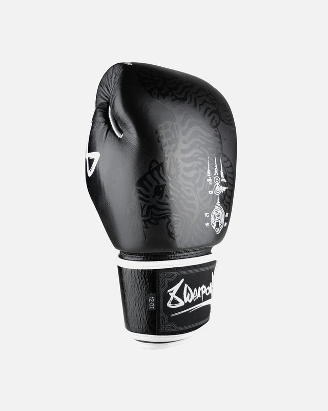 8 WEAPONS Boxhandschuhe Sak Yant Big Tiger - Schwarz