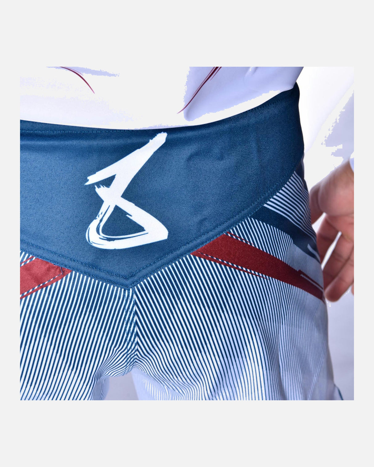 8 WEAPONS MMA Shorts Shift - Weiß/Navy/Rot