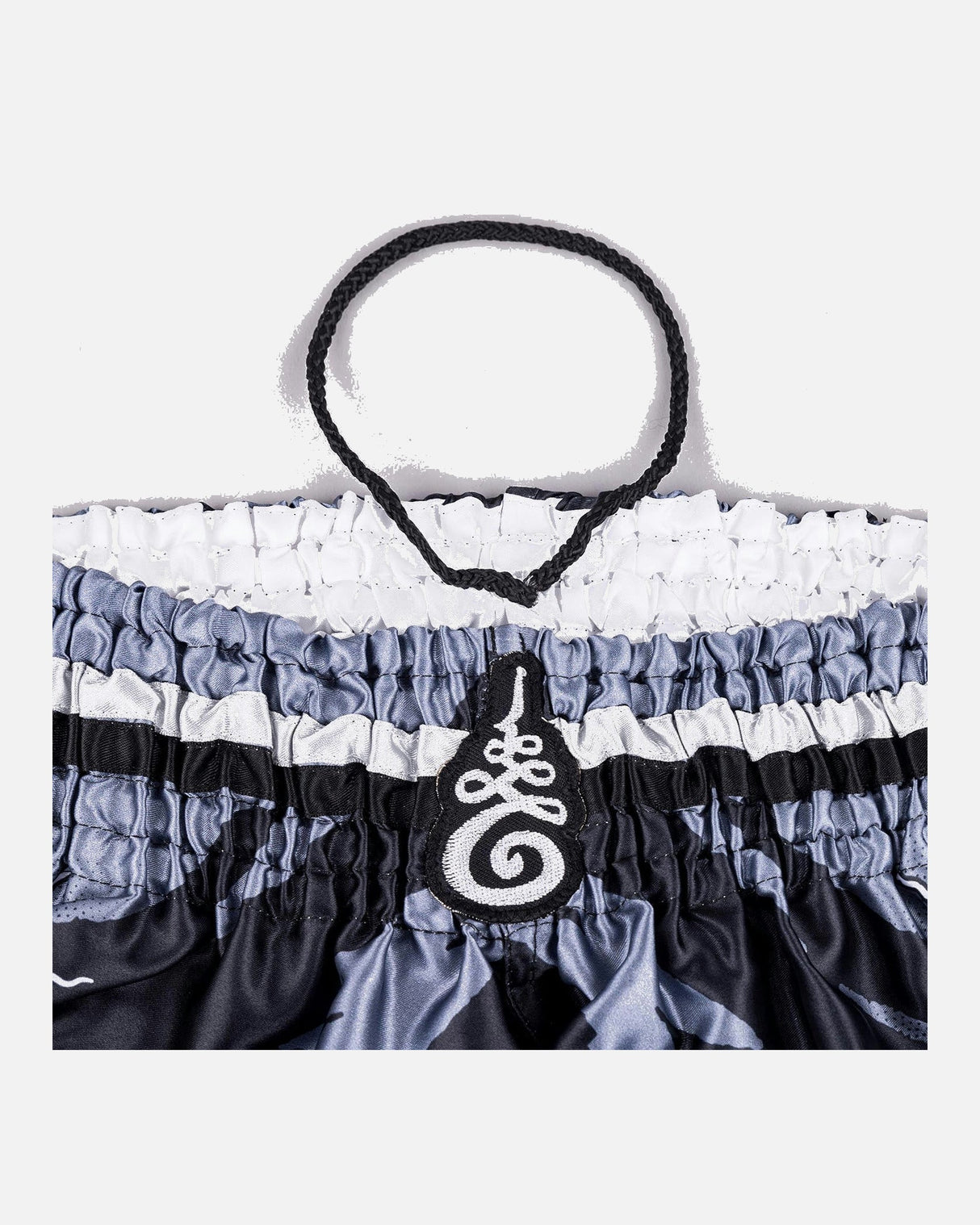8 WEAPONS Muay-Thai-Shorts 8 Ways Yant - Schwarz/Silber