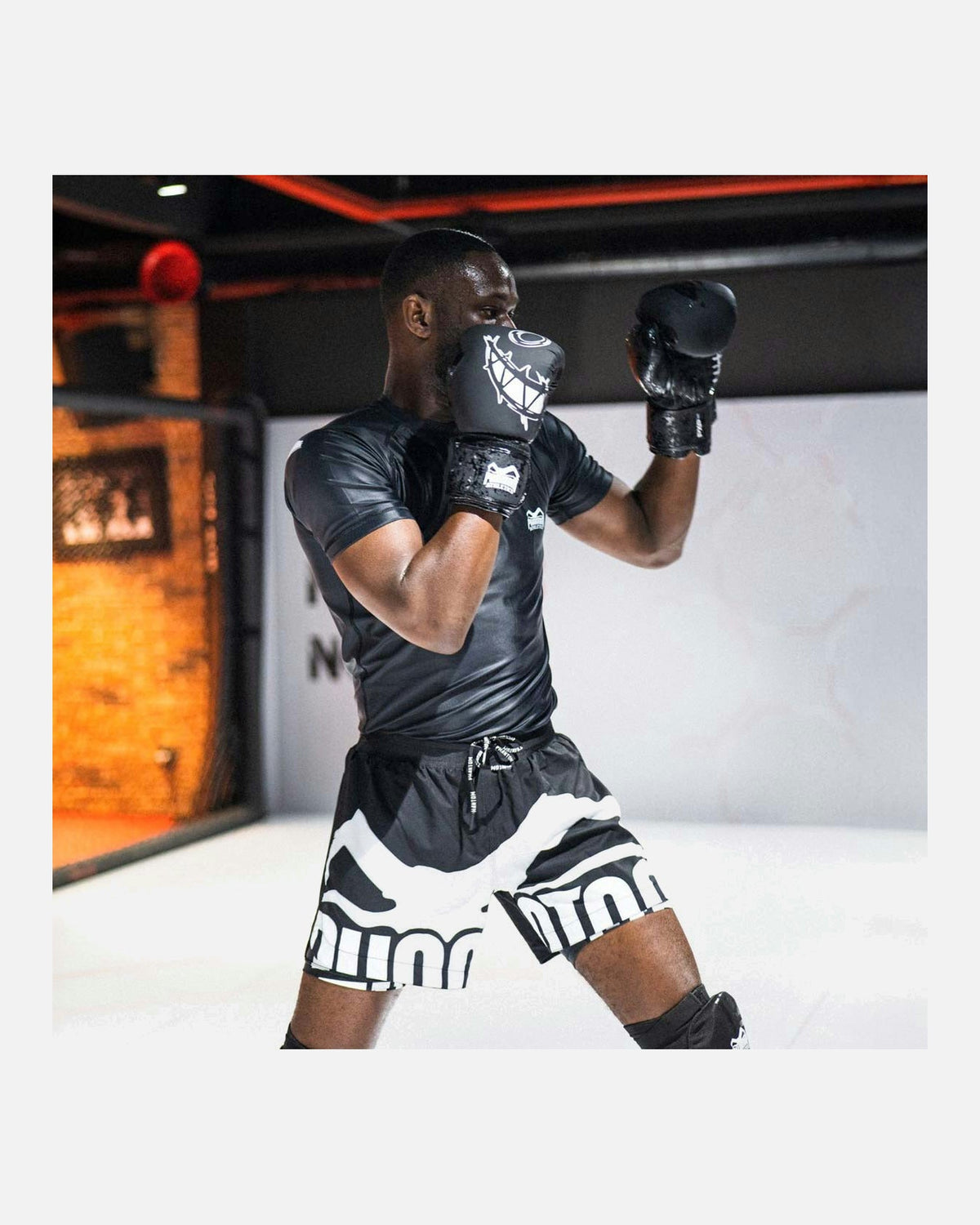 Phantom Athletics MMA Shorts Fusion-R 2in1 Savage - Schwarz/Weiß
