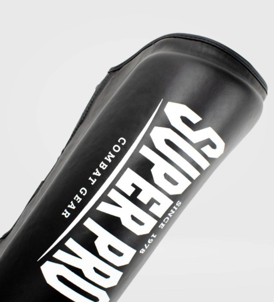 Super Pro Schienbeinschoner Protector - Schwarz/Weiss - The Fight Company Deutschland