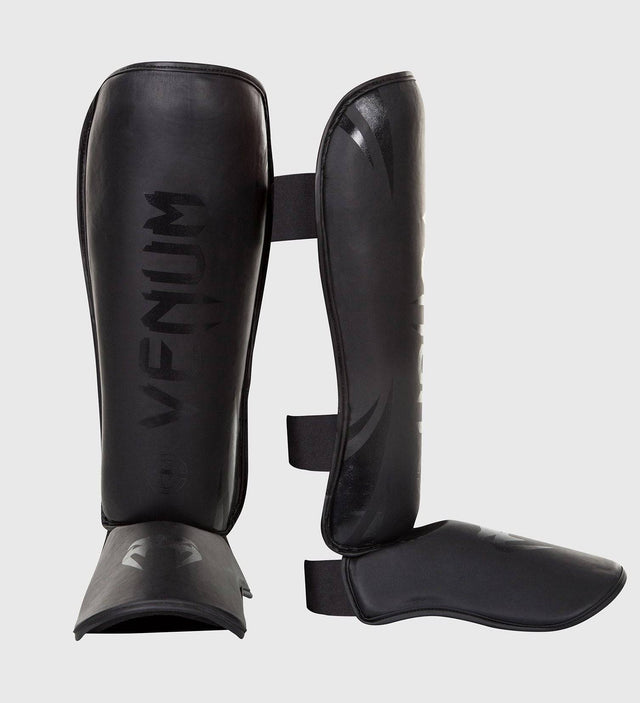 Venum Schienbeinschoner Challenger - Schwarz/Schwarz - The Fight Company Deutschland
