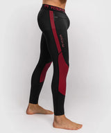 Venum x Assassin's Creed Shadows Spats – Burgunderrot/Schwarz