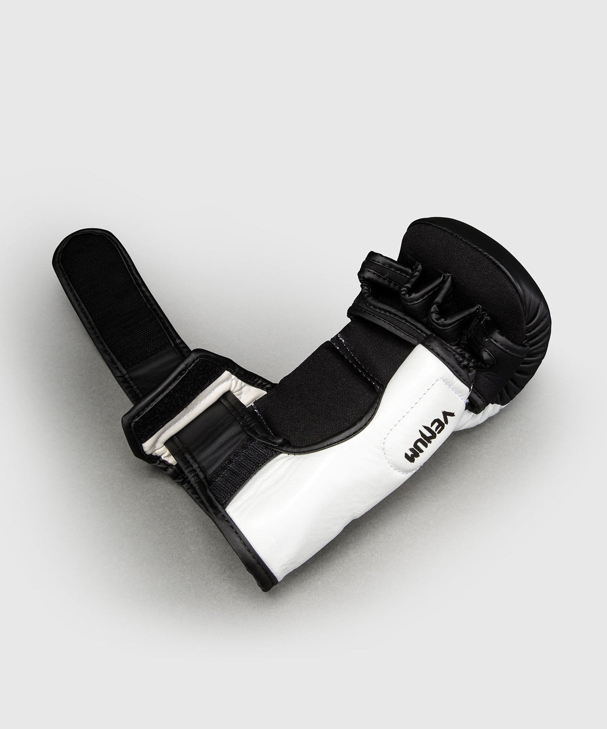 Venum MMA-Handschuhe Attack 2.0 – Schwarz/Weiß