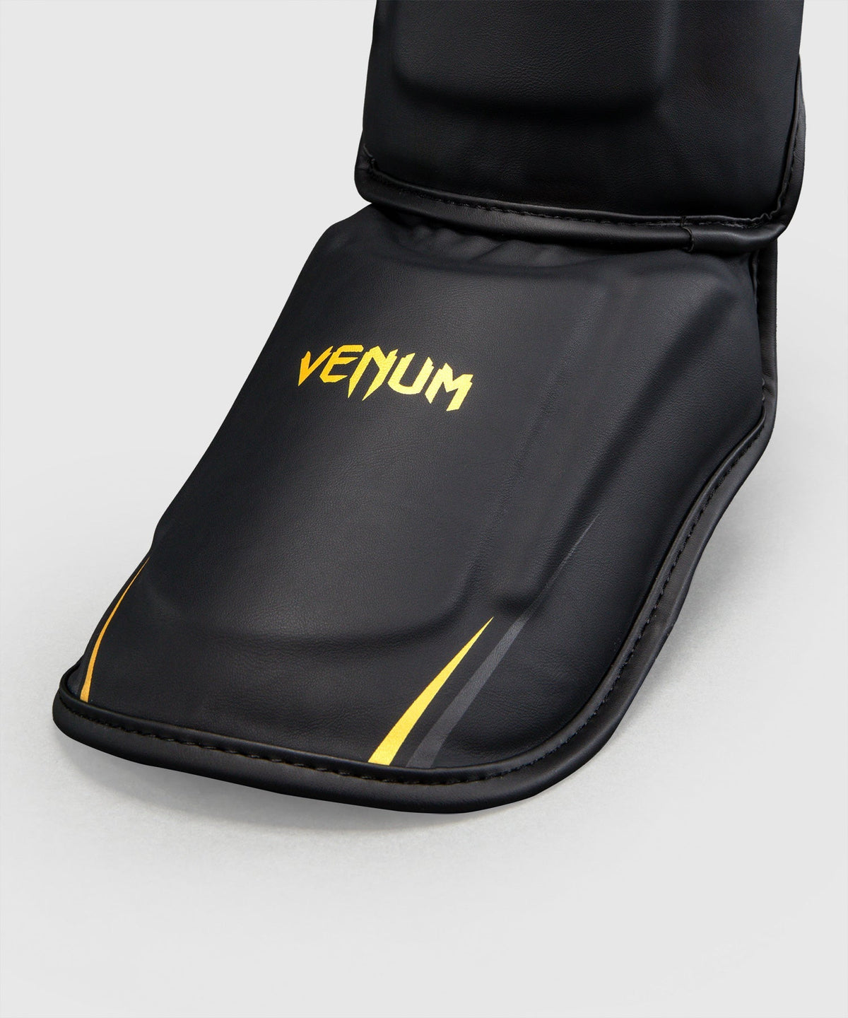 Venum Schienbeinschoner G-Core – Schwarz/Gold