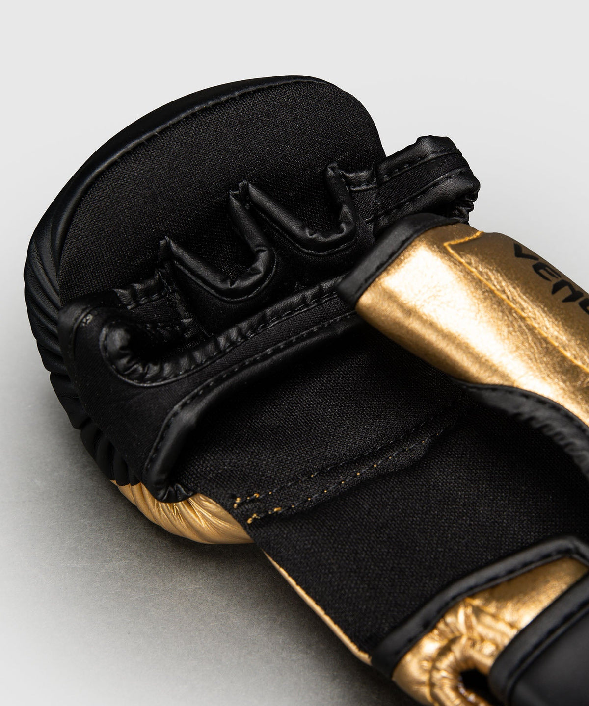 Venum MMA-Handschuhe Attack 2.0 – Gold/Schwarz