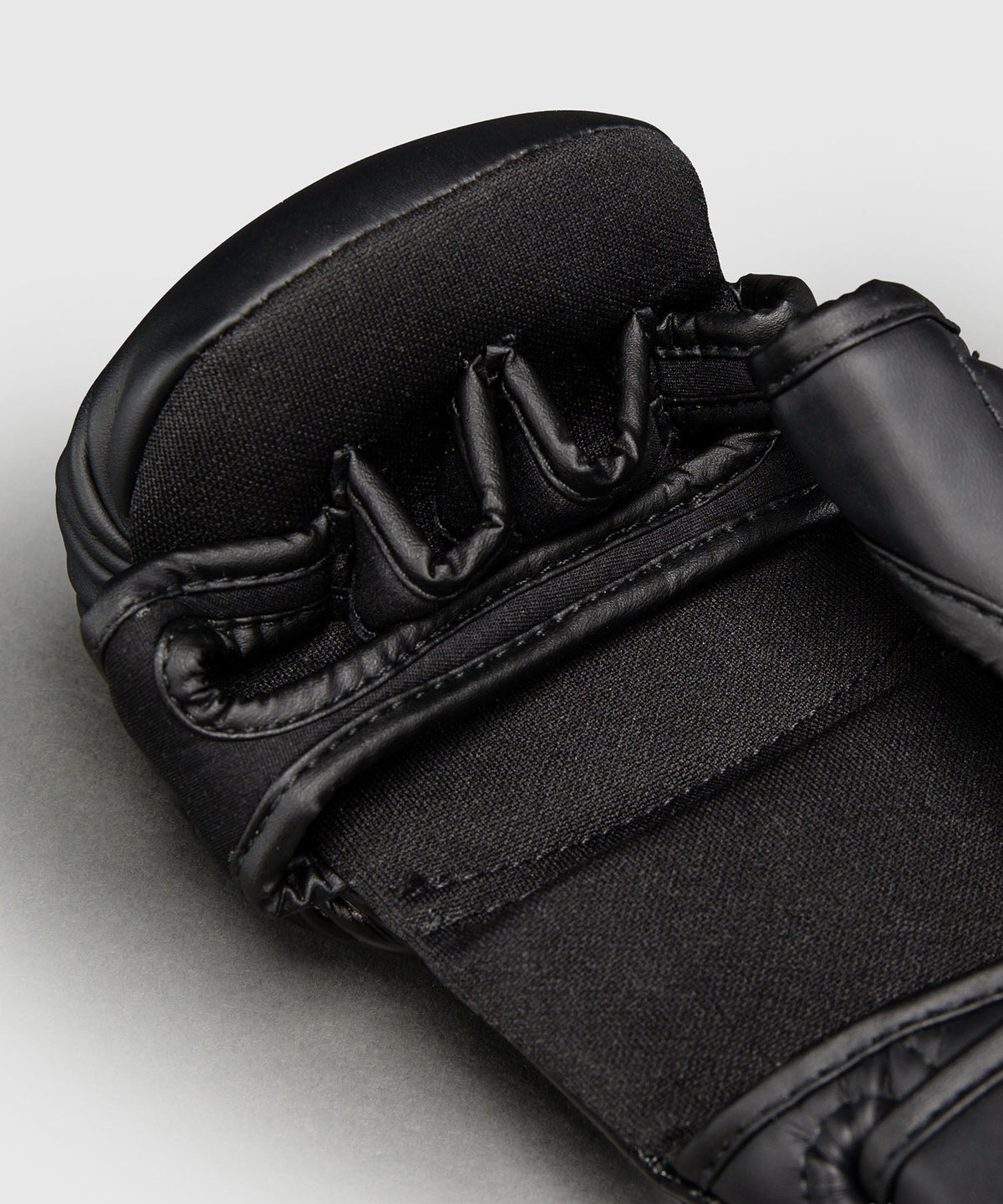 Venum MMA-Handschuhe Attack 2.0 – Schwarz/Gold
