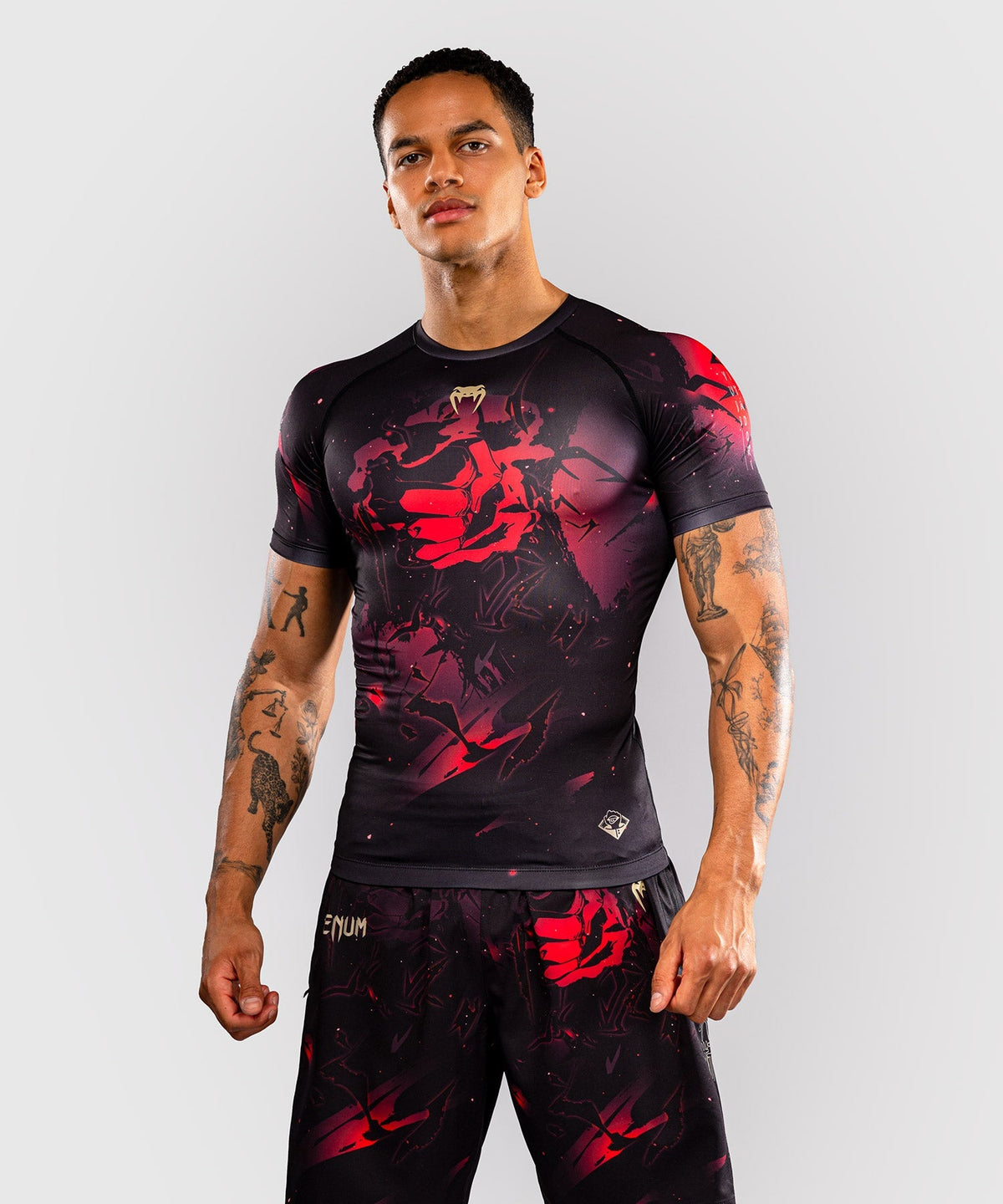 Venum Rashguard x Jujutsu Kaisen Itadori Kurzarm - Schwarz/Rot
