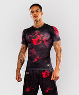 Venum Rashguard x Jujutsu Kaisen Itadori Kurzarm - Schwarz/Rot