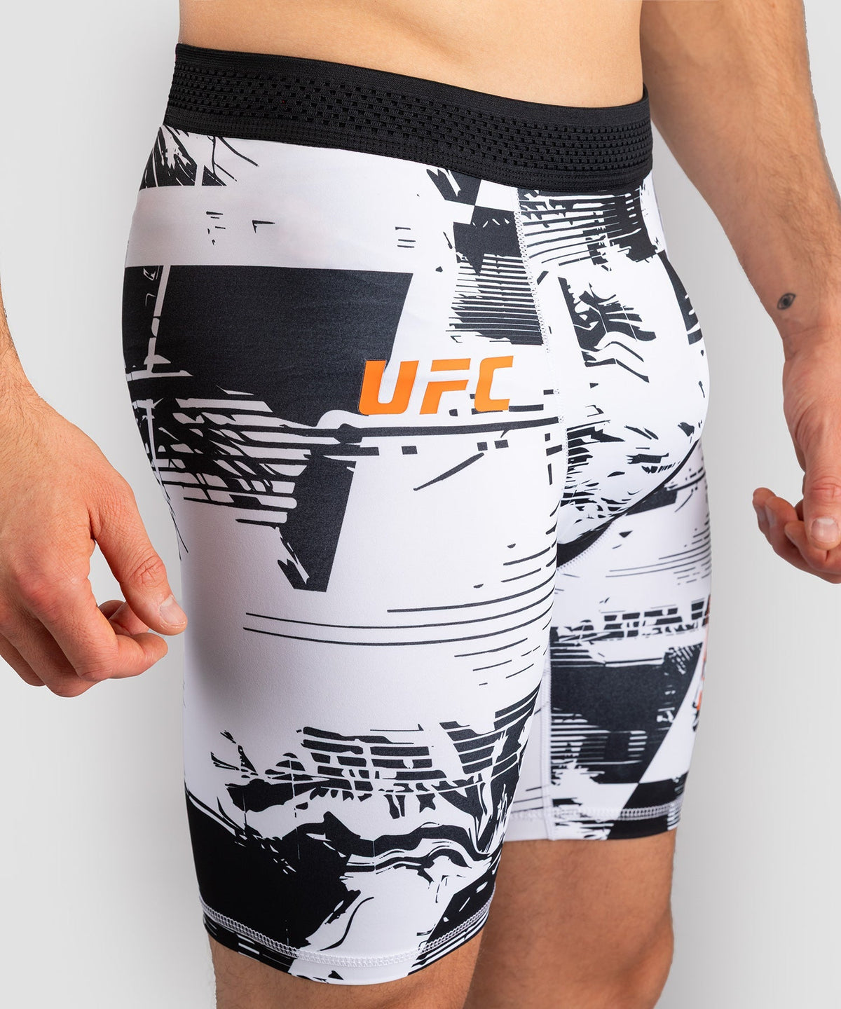 Venum UFC Kompressionsshorts Zenith Herren - Weiß