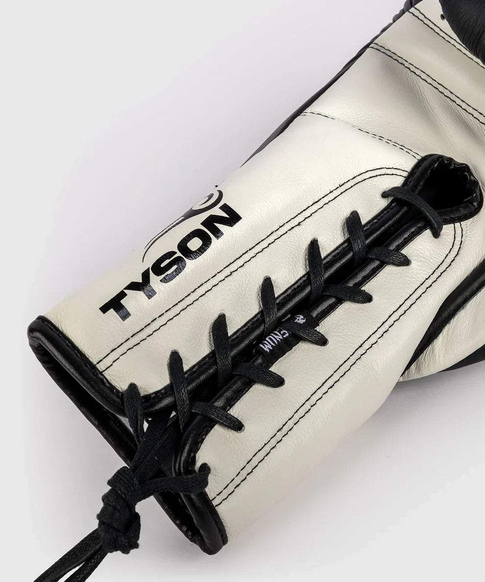 Venum Boxhandschuhe Giant 2.0 Mike Tyson Pro mit Schnürverschluss – Schwarz/Weiss