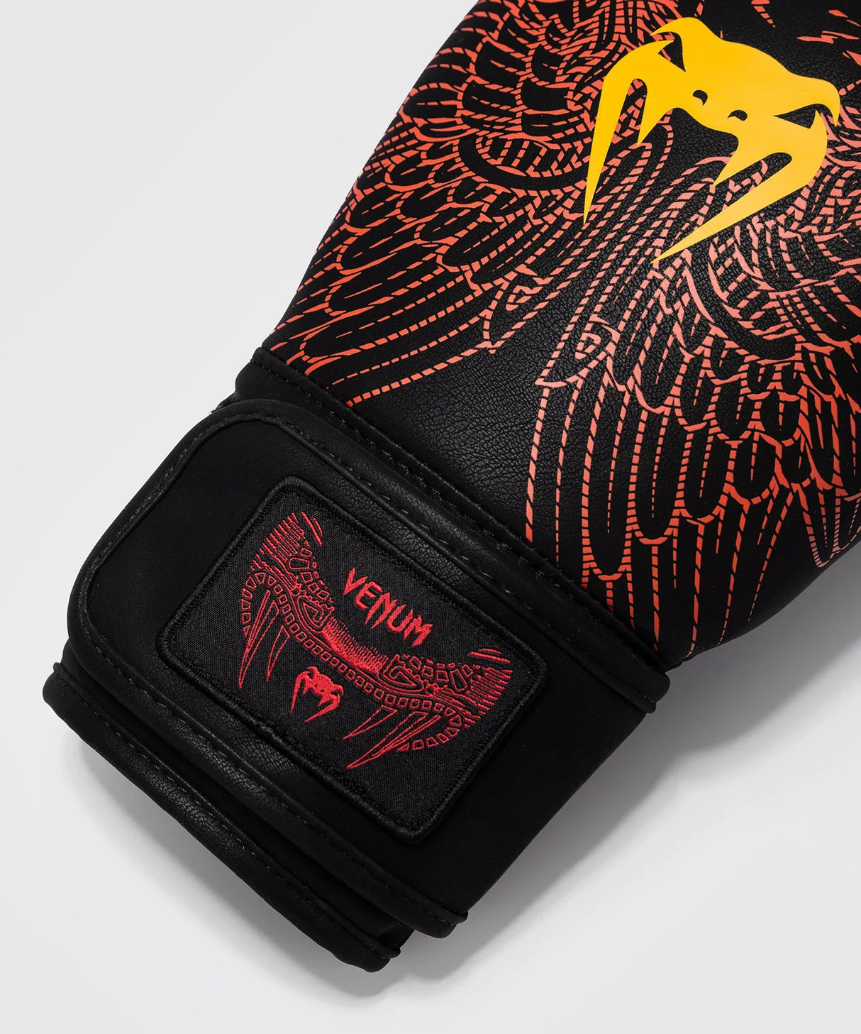 Venum Boxhandschuhe Quetzal Fury – Schwarz/Rot
