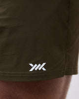 Caged Training Shorts Essential - Armee Grün