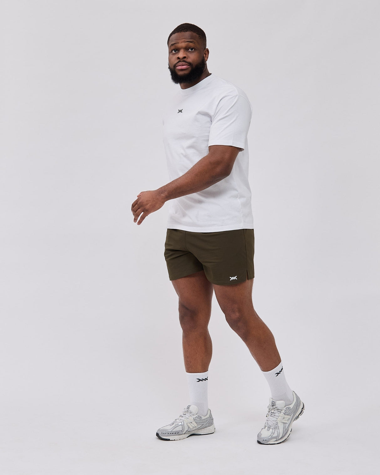 Caged Training Shorts Essential - Armee Grün