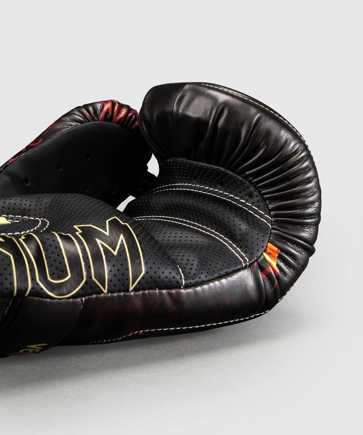 Venum Boxhandschuhe Jujutsu Kaisen x Sukuna Impact Evo - Schwarz/Beige