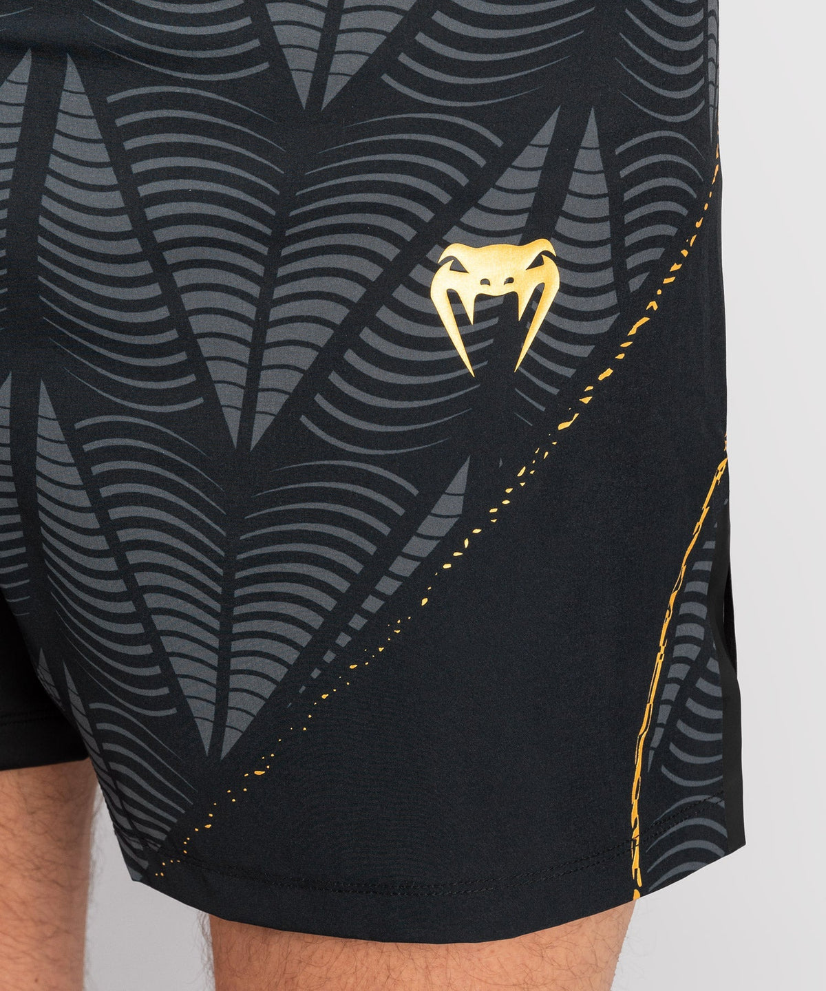 Venum UFC MMA Shorts Zenith by Authentic Fight - Schwarz