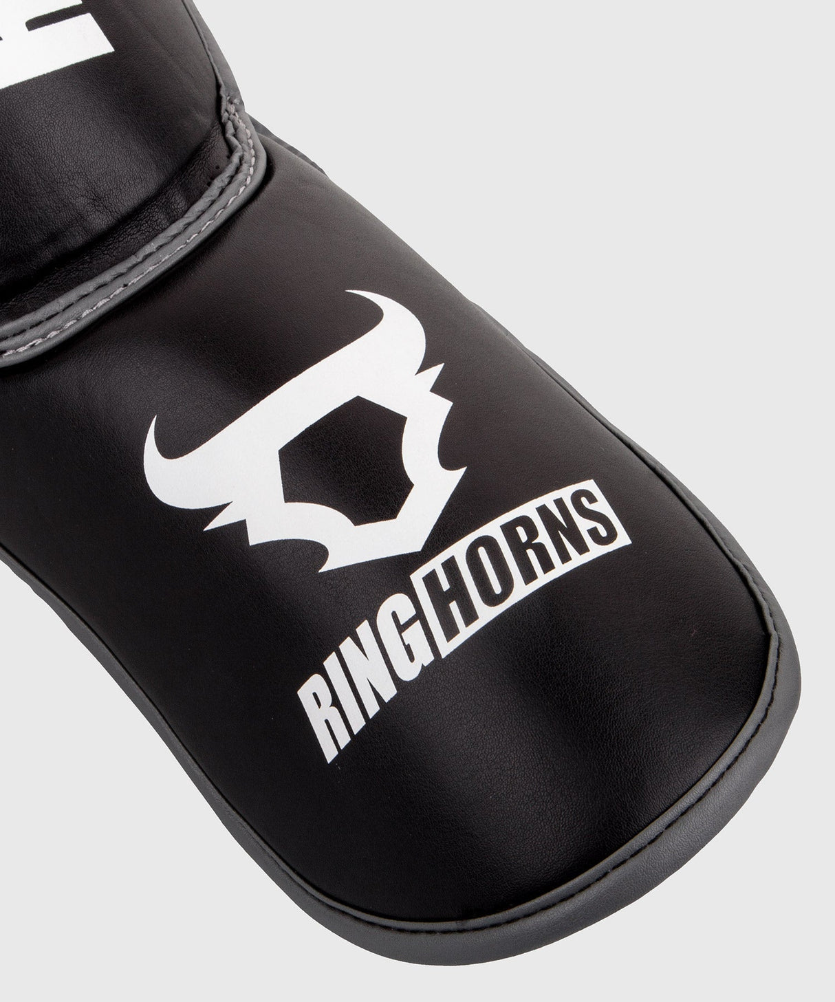 Ringhorns Scheenbeschermer Charger Zwart