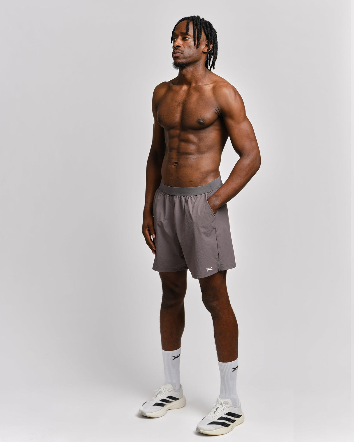 Caged Training Shorts Essential – Grau