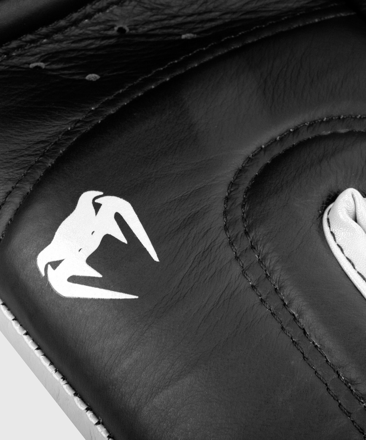 Venum Boxhandschuhe Shield Pro - Schwarz/Weiß