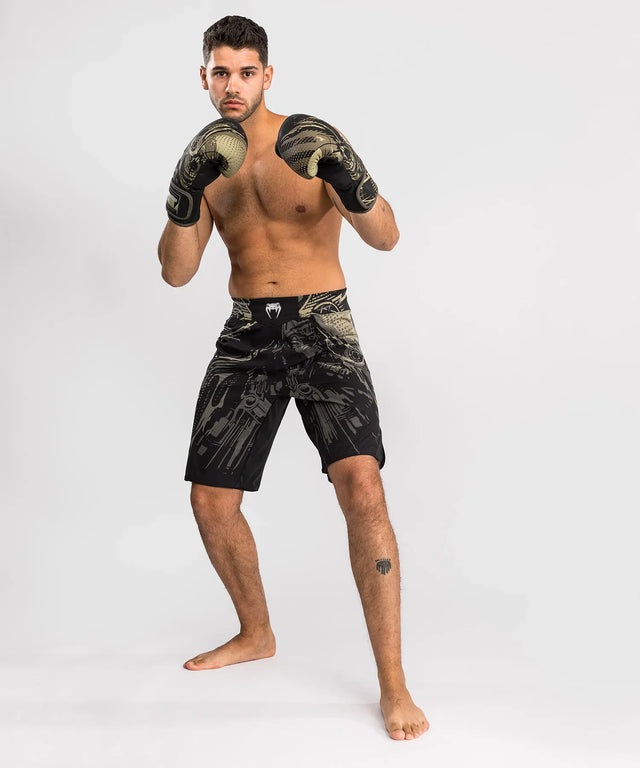 Venum MMA Shorts Invader – Schwarz
