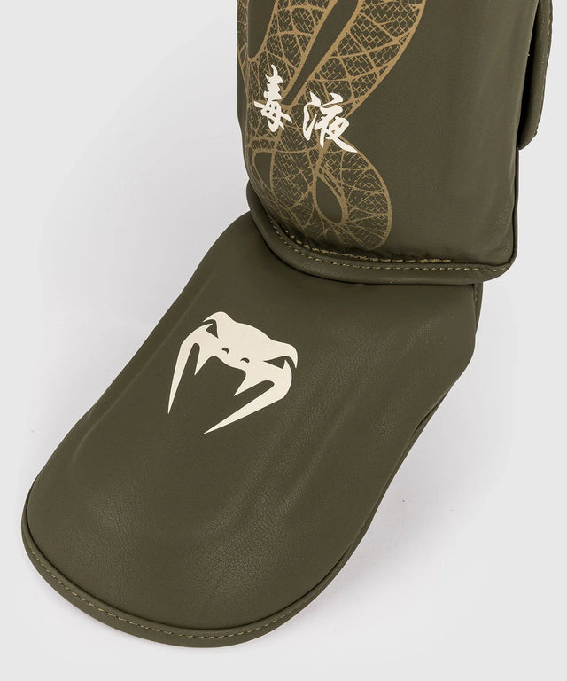 Venum Schienbeinschoner Serpenti - Kaki-Grün