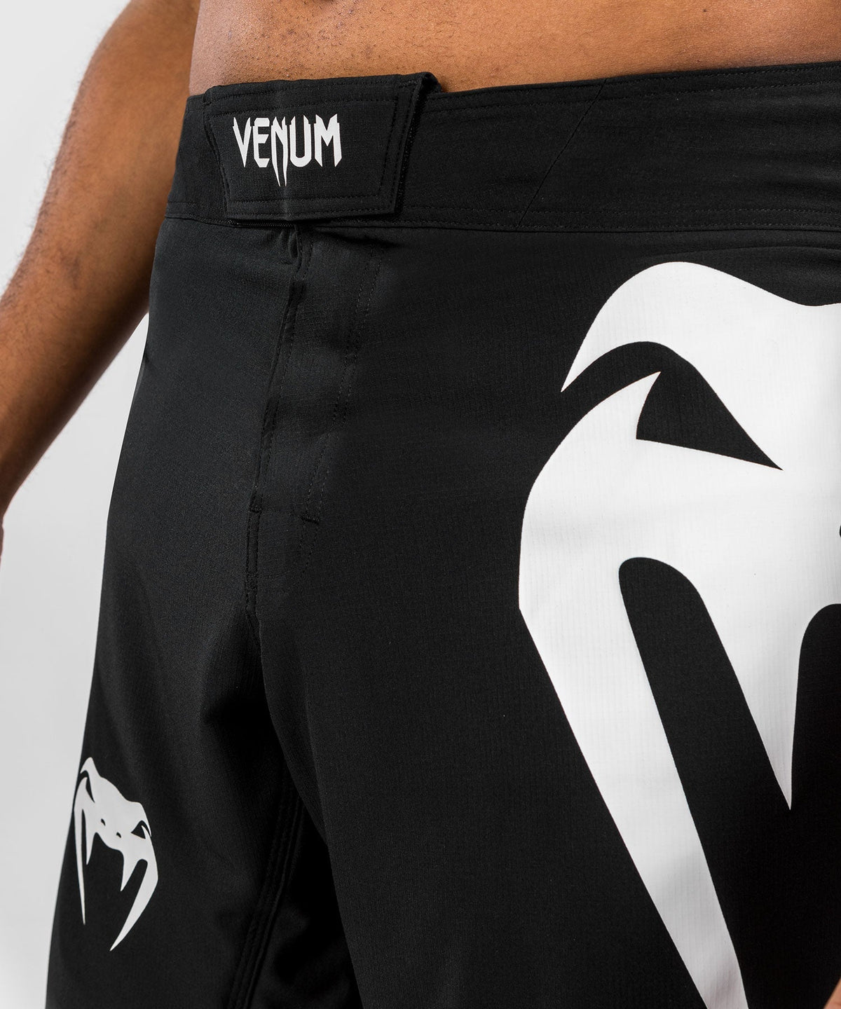 Venum MMA-Shorts Light 5.0 - Schwarz/Weiß