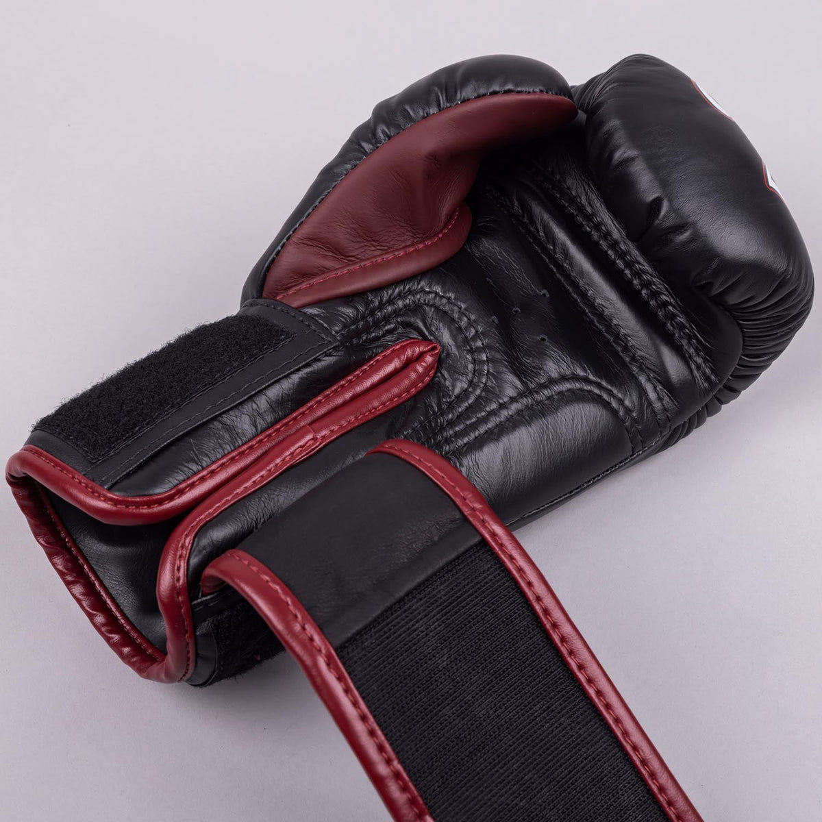 8 WEAPONS Boxhandschuhe Bangkok - Schwarz/Weiß