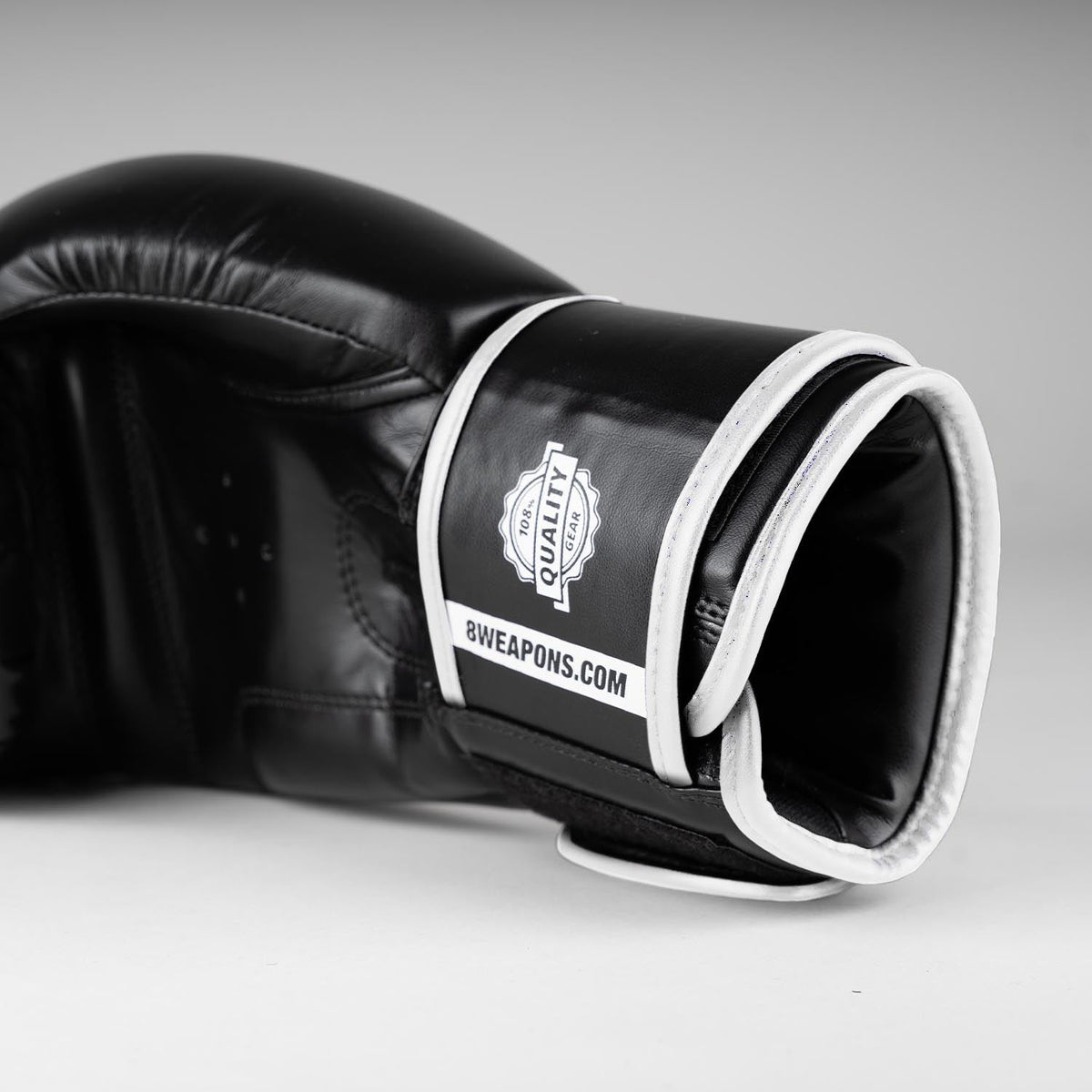 8 WEAPONS Boxhandschuhe Unlimited 2.0 - Schwarz/Weiß