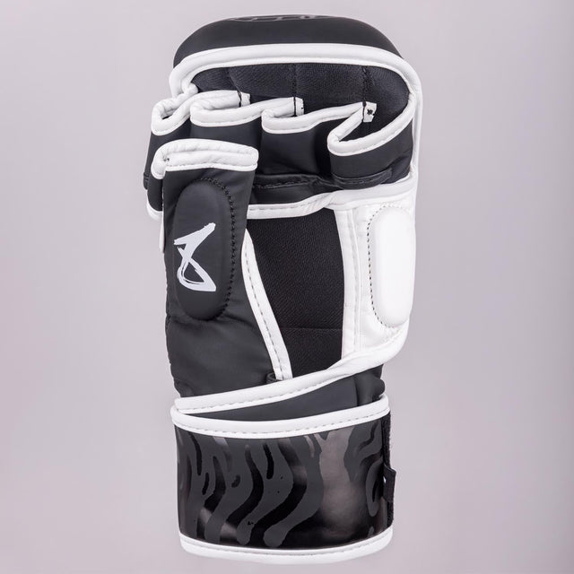 8 WEAPONS MMA-Handschuhe Sak Yant Big Tiger - Schwarz