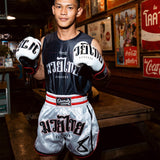 8 WEAPONS Muay Thai Shorts Bangkok - Weiß/Schwarz