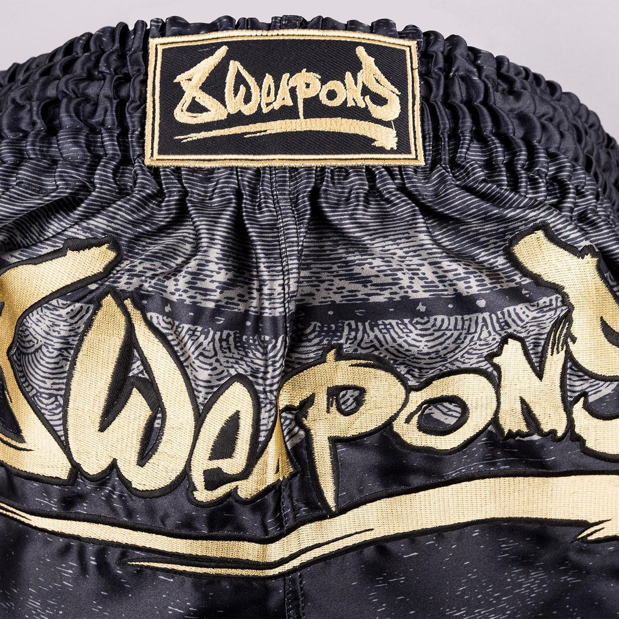 8 WEAPONS Muay Thai Shorts Hanuman - Schwarz/Gold