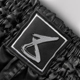 8 WEAPONS Muay-Thai-Shorts Mongkol - Schwarz/Weiß