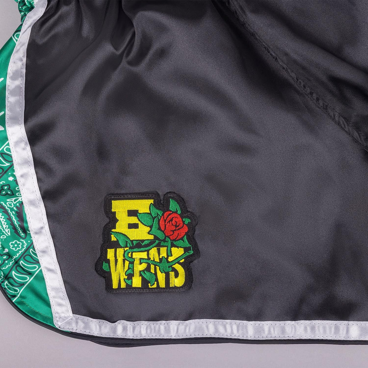 8 WEAPONS Muay Thai Shorts West Coast - Grün
