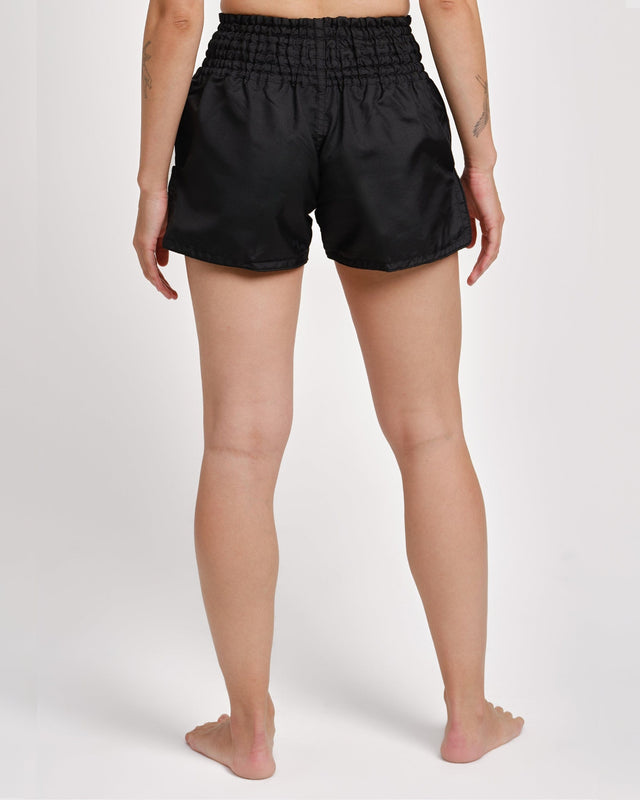 Caged Muay Thai Shorts Classic – Schwarz/Schwarz vrouw