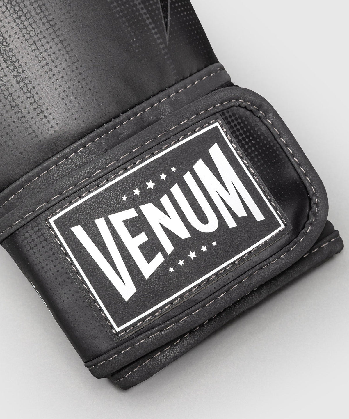 Venum Boxhandschuhe Stealth – Schwarz/Weiß