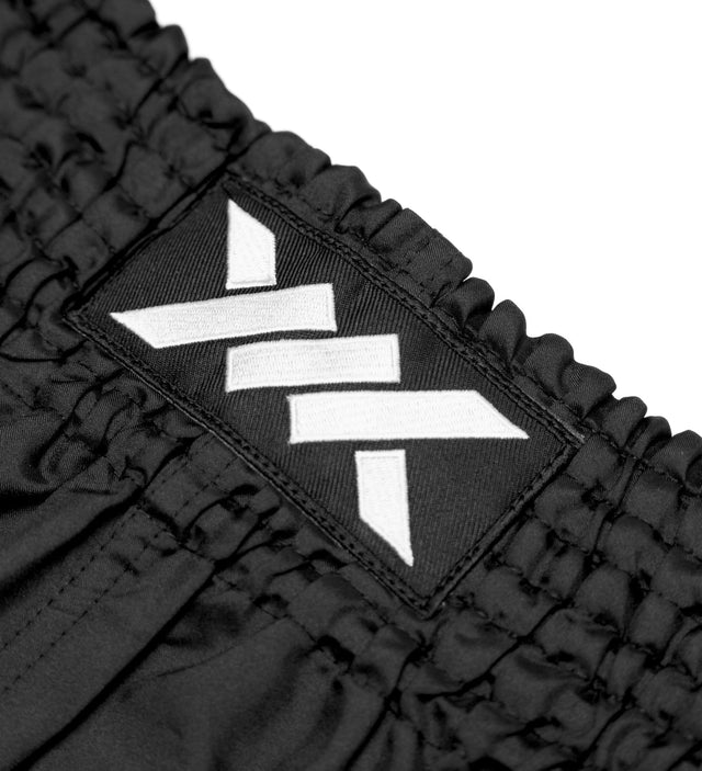 Caged Muay Thai Shorts Classic - Schwarz/Weiss vrouw