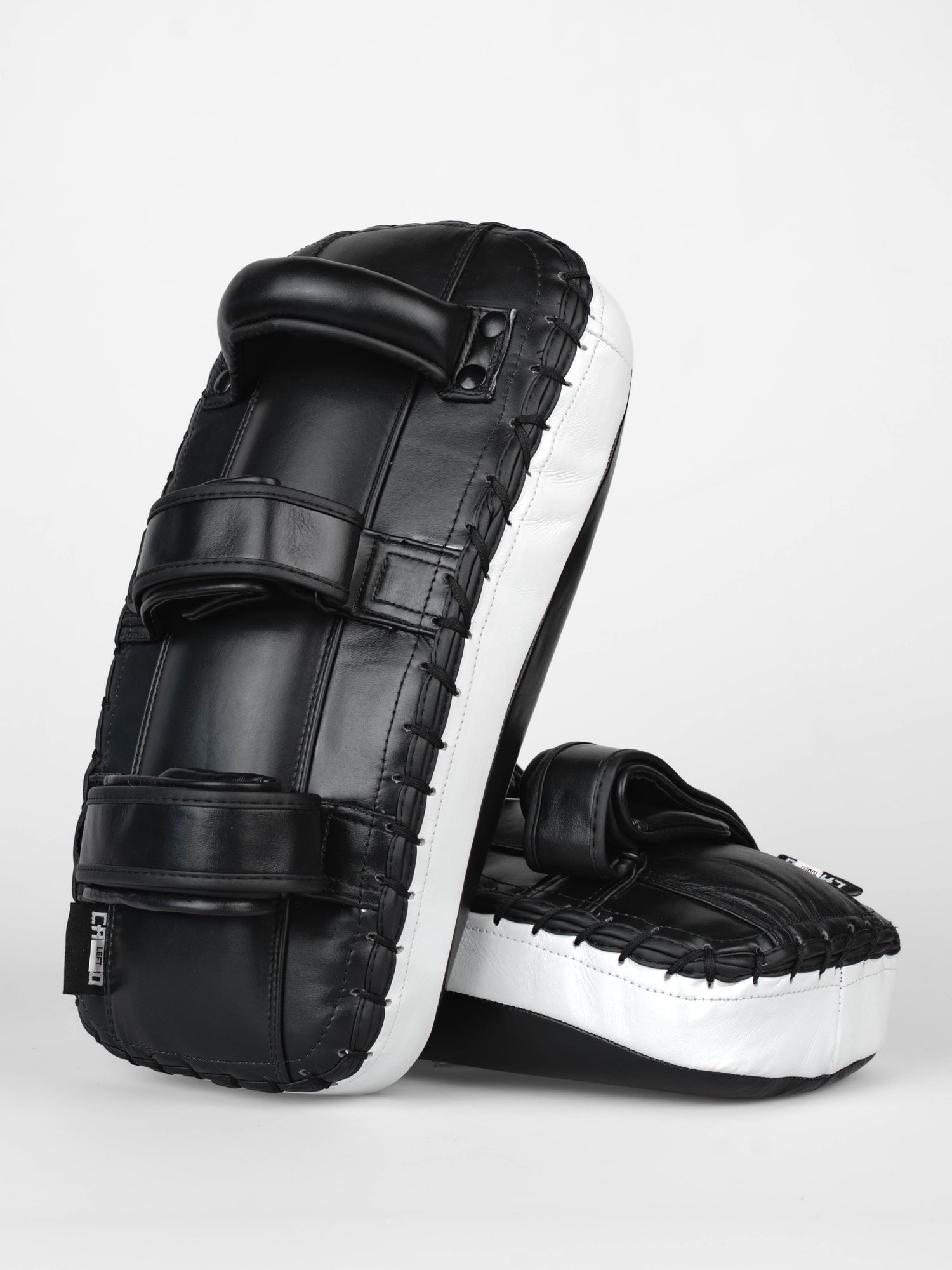 Caged Thai Pads 'X' Series - Schwarz