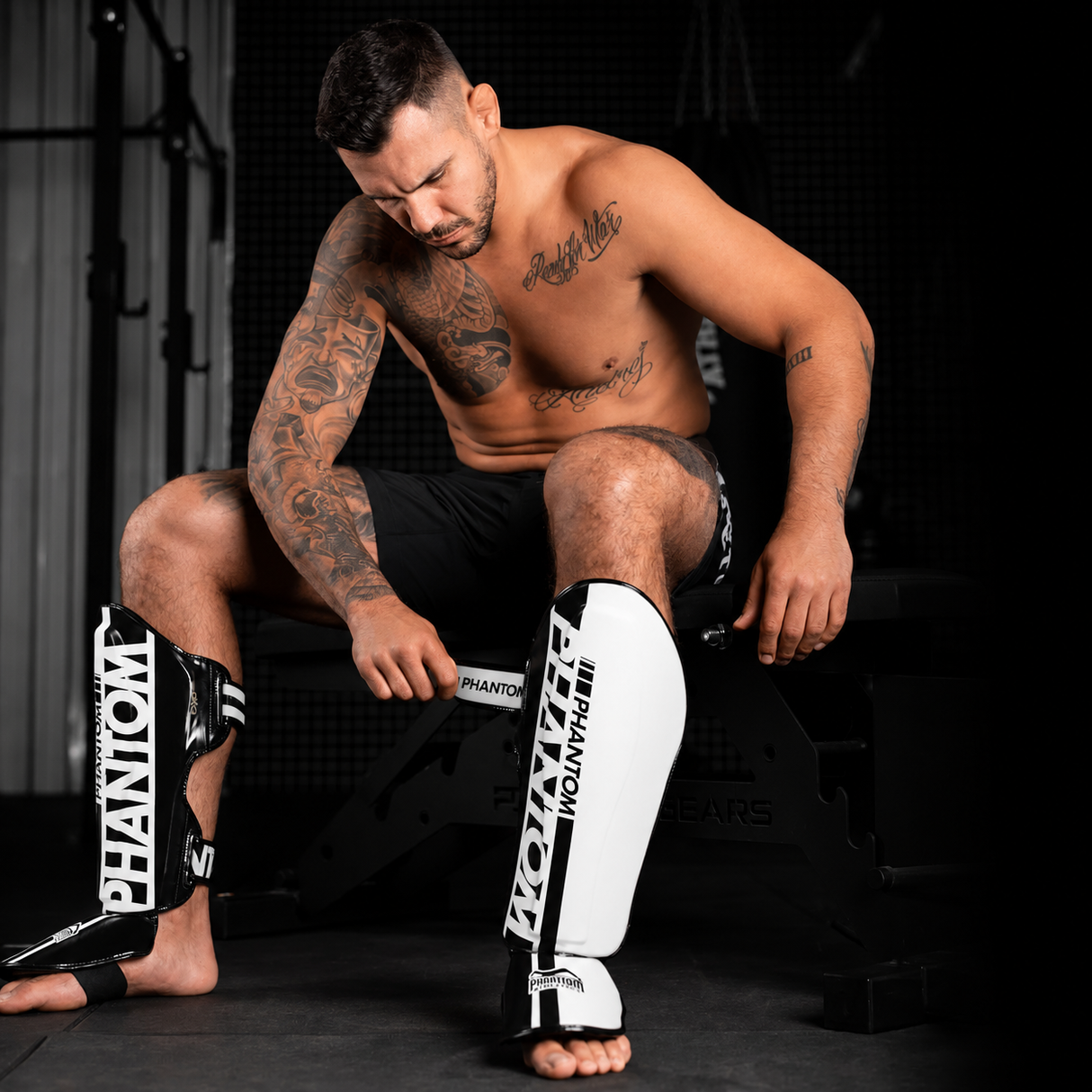 Phantom Athletics Schienbeinschoner APEX Striking - Weiß