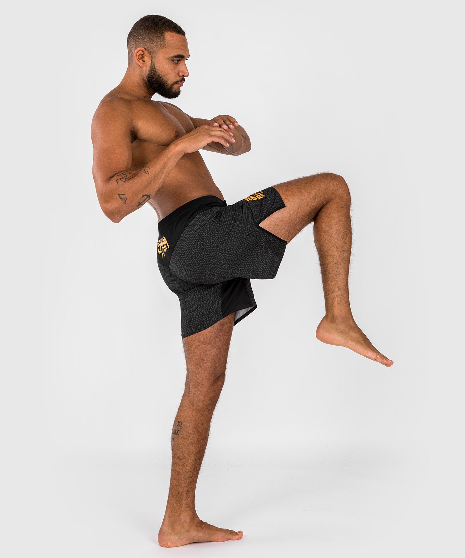 Venum x Ares MMA Shorts - Schwarz/Gold