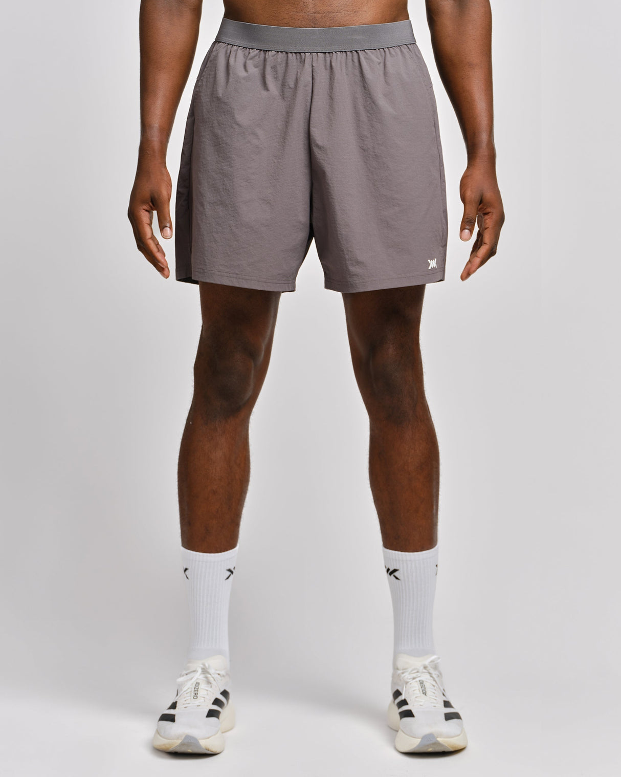 Caged Training Shorts Essential – Grau
