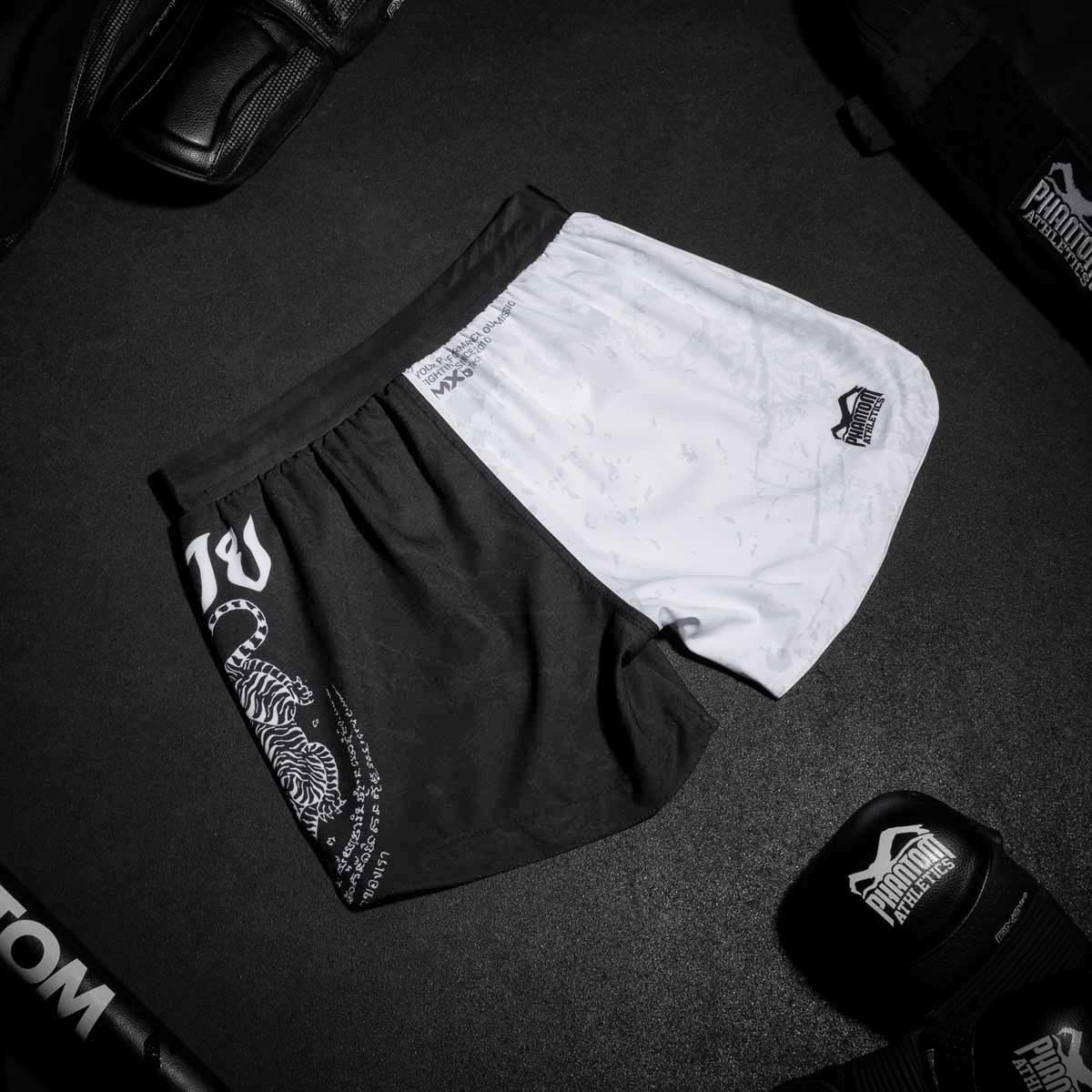 Phantom Athletics Muay Thai Shorts Fusion - Schwarz/Weiß