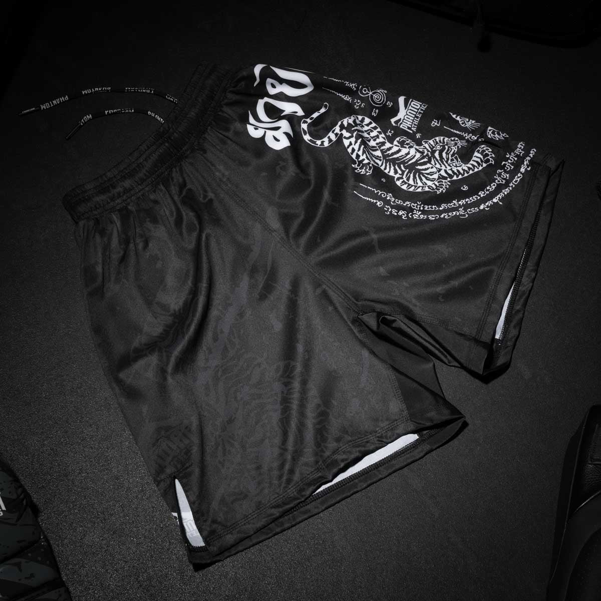 Phantom Athletics Muay Thai Shorts EVO - Schwarz