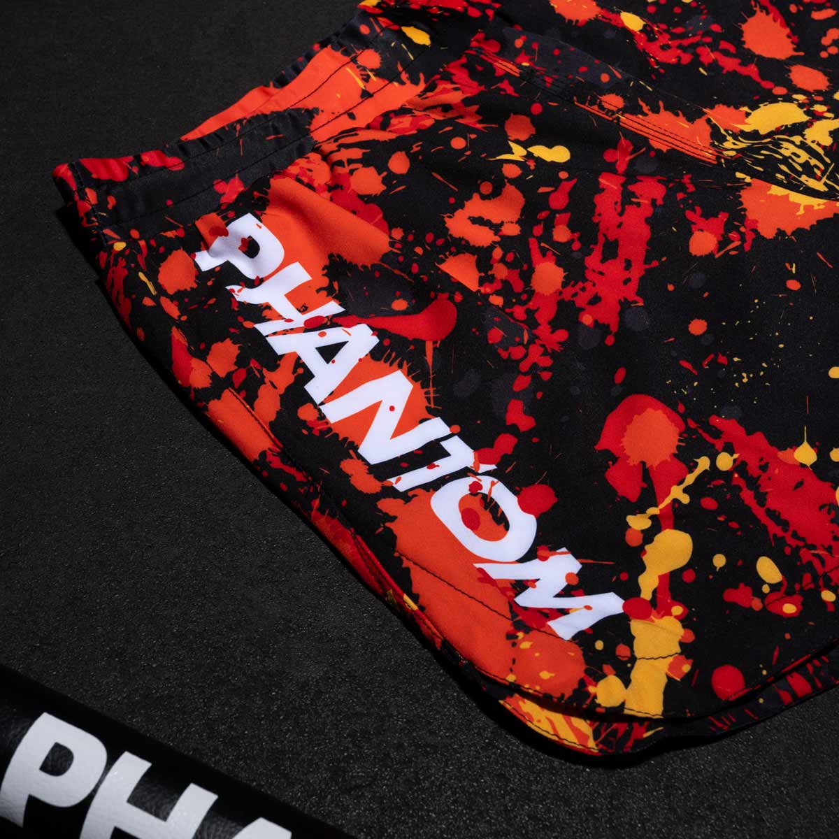 Phantom Athletics MMA Shorts Fusion Splatter - Rot/Orange
