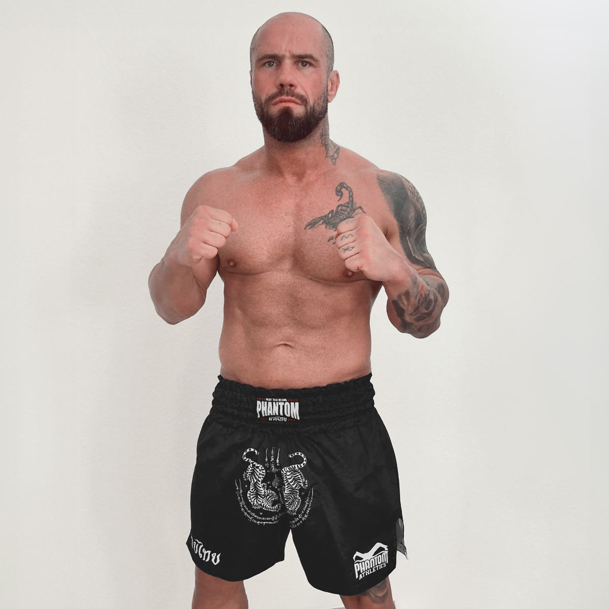 Phantom Athletics Muay Thai Shorts Sak Yant - Schwarz