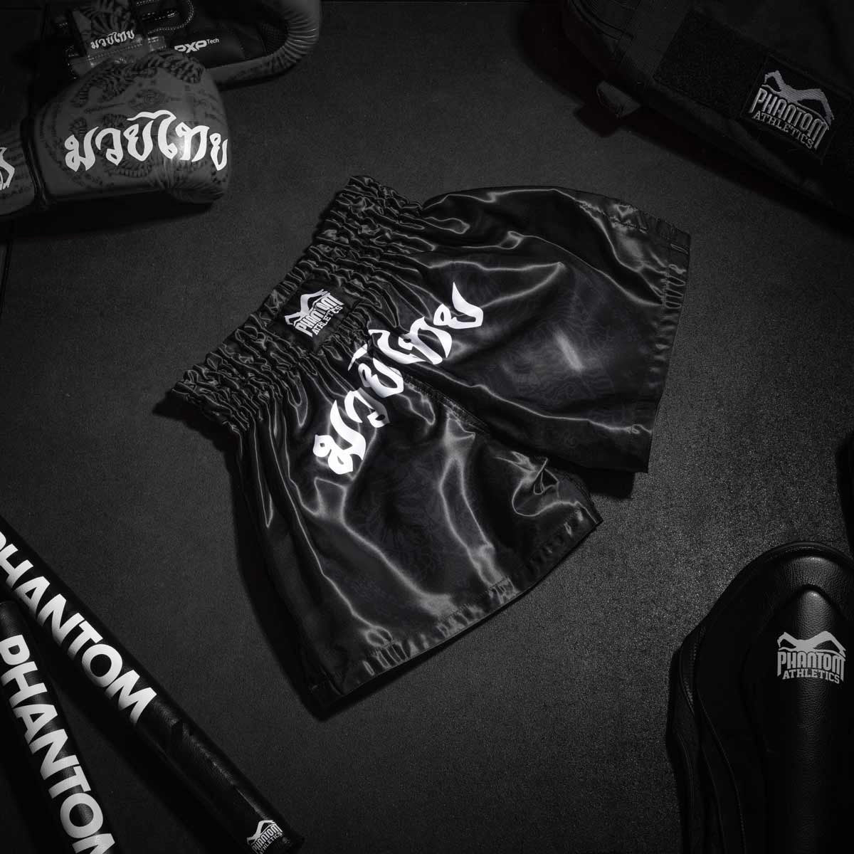 Phantom Athletics Muay Thai Shorts Sak Yant - Schwarz