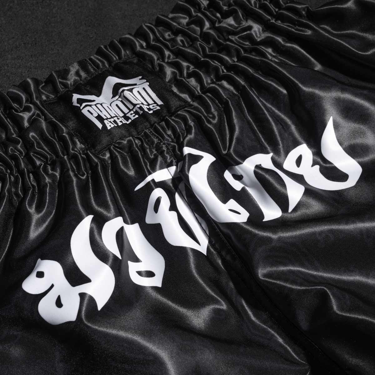 Phantom Athletics Muay Thai Shorts Sak Yant - Schwarz