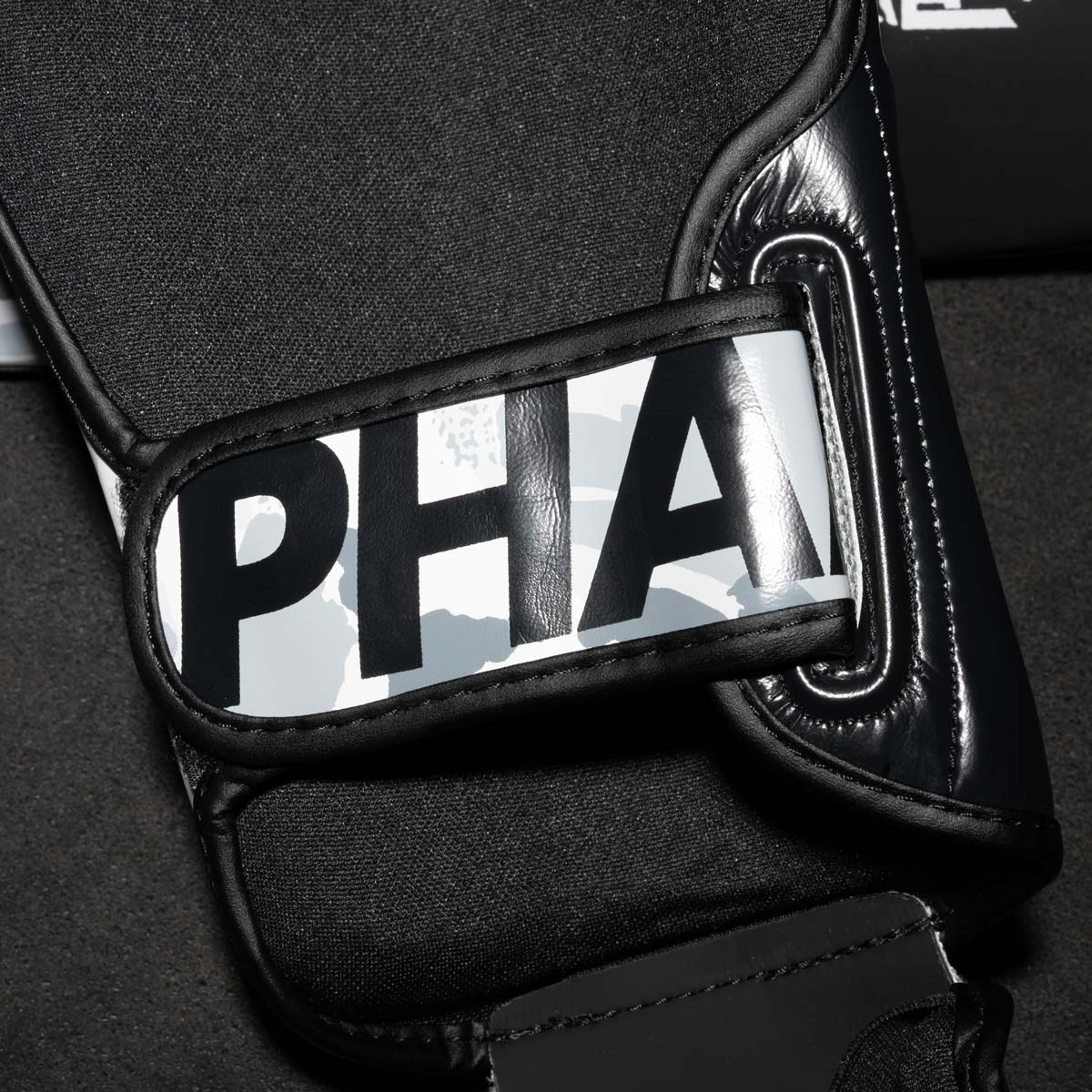 Phantom Athletics Schienbeinschoner APEX Striking - Weiß