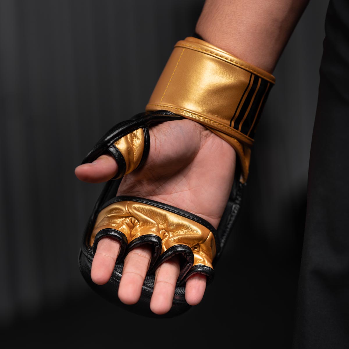 Phantom Athletics MMA Handschuhe APEX - Schwarz/Gold