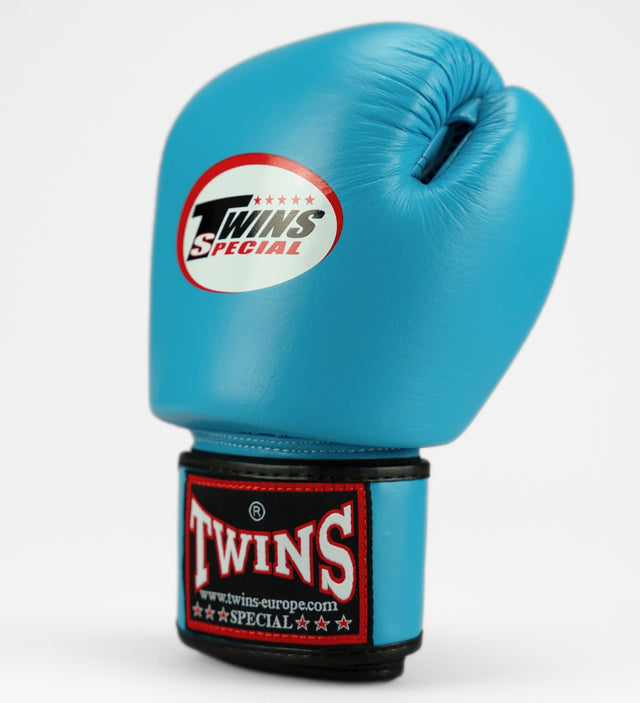 Twins Boxhandschuhe BGVL3 - Hellblau.